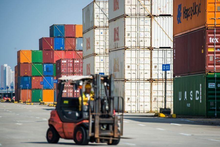 Wózek terenowy – wielofunkcyjna pomoc przy pracy w&nbsp;trudnym terenie