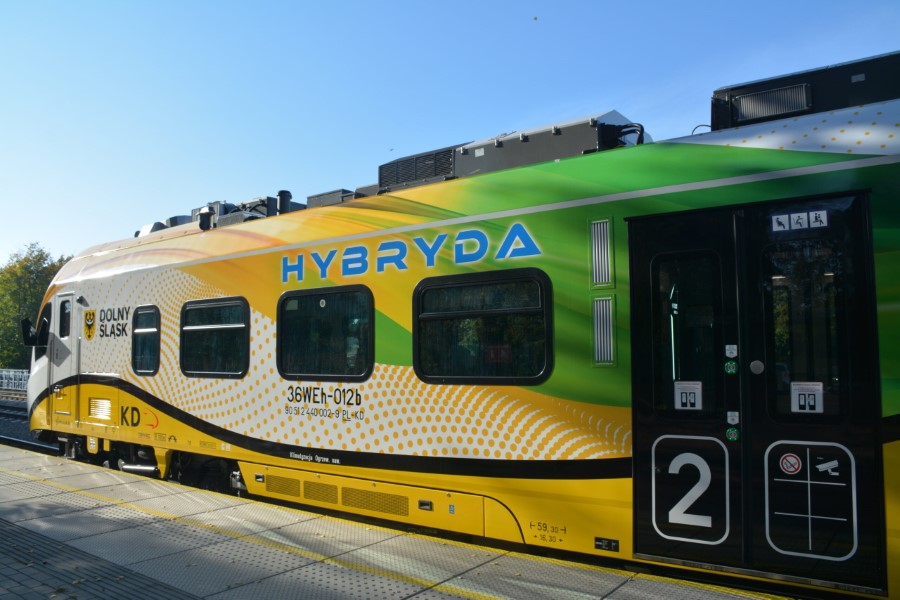 Komplet hybryd w&nbsp;Kolejach Dolnośląskich