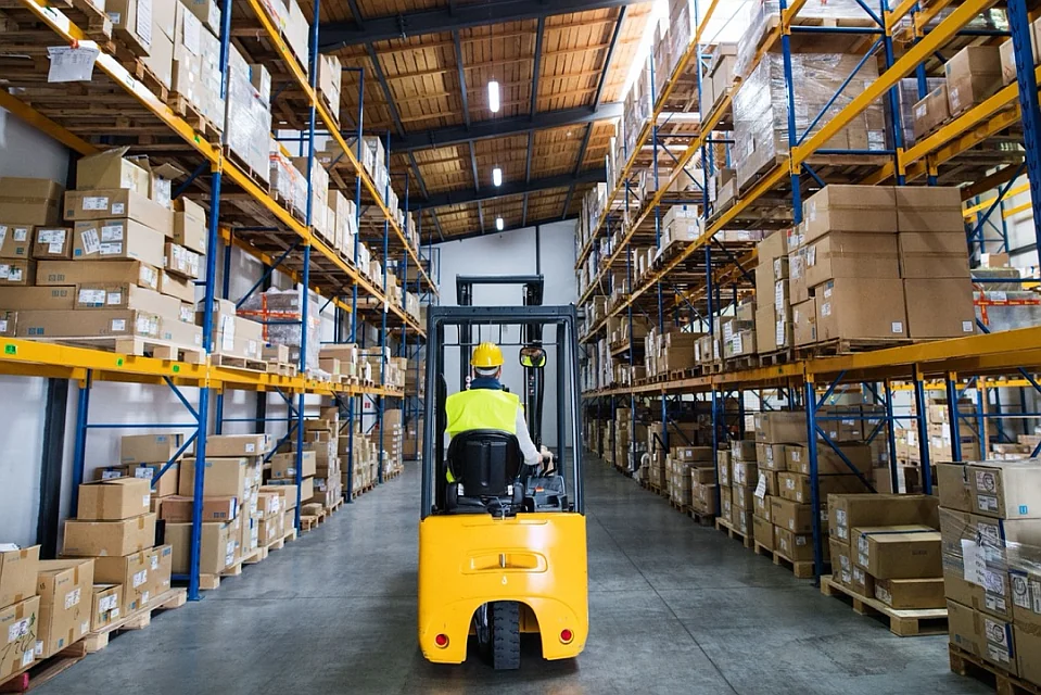 Jak maksymalizować wydajność magazynów?