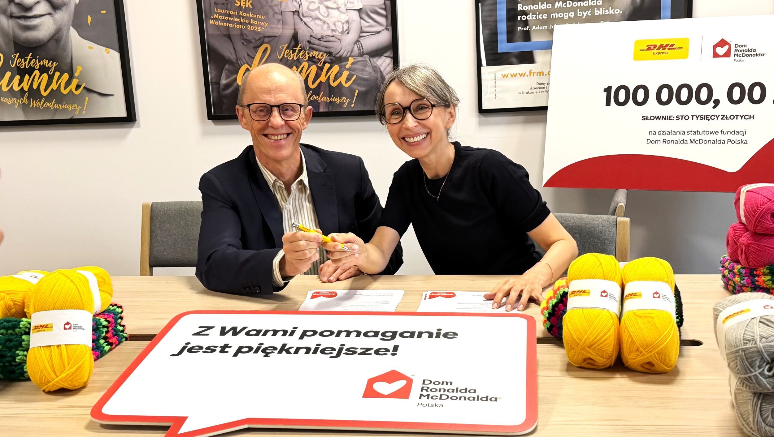 „Czapka od&nbsp;serca” wraca z&nbsp;kolejną edycją. DHL Express partnerem strategicznym projektu